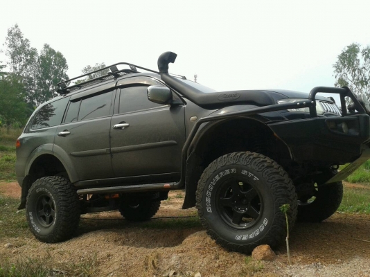 ขอบคุณเสี่ยใหญ่จากบ้านใหม่ไชยพจน์รับไปดูแลต่อ)ขายMissubishi Pajero sport(มีไม่ถึง 5 คันในไทย) แต่งอ๊อฟโร้ด เครื่อง3200เทอโบ ปี 2009 แต่งหมดไป สามแสนกว่าทะเบียนพร้อมโอน