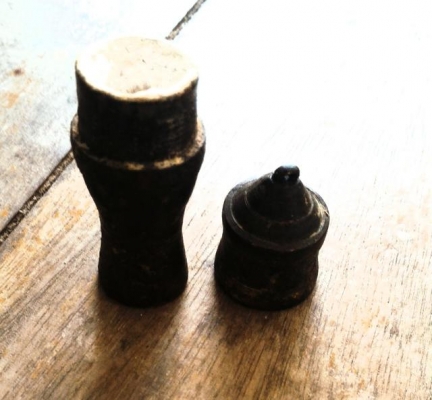 เต้าปูนทองเหลืองลงหิน ของเก่า ของโบราณ ไซส์นี้หายากแล้ว แบบดั่งเดิมครับ