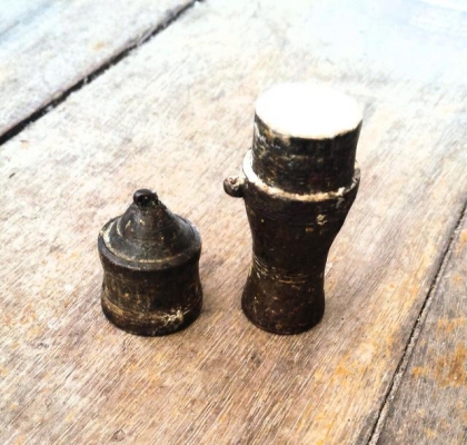 เต้าปูนทองเหลืองลงหิน ของเก่า ของโบราณ ไซส์นี้หายากแล้ว แบบดั่งเดิมครับ