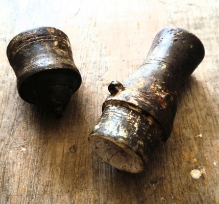 เต้าปูนทองเหลืองลงหิน ของเก่า ของโบราณ ไซส์นี้หายากแล้ว แบบดั่งเดิมครับ