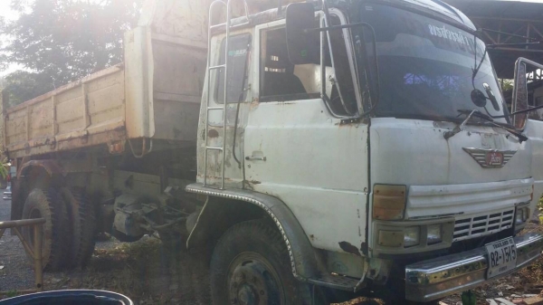 6 ล้อดั้ม 168 แรง KL340 ปี 2532 ยาง 900-20 เล่มพร้อม เครื่อง EH700