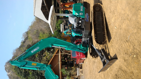 ขายรถขุดเล็ก KOBELCO SK 032 เครื่อง 3 สูบโทโบ เครื่องดี ปั้มดี สภาพพร้อมใช้งานเป็นรถเก่านอกแท้ 100\%  มีเอกสาร ใบอินวอยครบ ราคา 320,000 บาทสนใจติดต่อ 083-3436937 กิตติศักดิ์ (ต่อลองราคาได้ครับ)