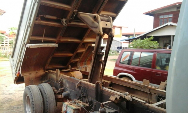 หกล้อ ฮีโน่ FC120ปี40 ดั้มสามมิต สภาพดีพร้อมใช้ ทะเบียนพร้อมโอน หกล้อ ฮีโน่ FC120ปี40 ดั้มสามมิต สภาพดีพร้อมใช้ ทะเบียนพร้อมโอน