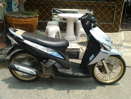 ขายมอไซค์ ปี49 ฮอนด้า คลิ๊ก เครื่อง110cc. เครื่องดี รถสภาพยังโอเค พร้อมใช้งาน ภาษีขาด2ปี เล่มทะเบียนครบ ขายถูกๆครับ