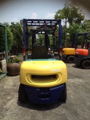 +++ ขายโฟล์คลิฟท์  KOMATSU FD25-12    ขนาด  2.5  ตัน  เครื่องยนต์ดีเซล  เสา  3  เมตร  เกียร์ธรรมดา  งา 1,070  มม.  ยางตันใหม่ 4 เส้น