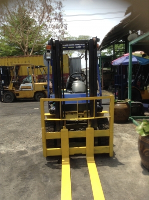 +++ ขายโฟล์คลิฟท์  KOMATSU FD25-12    ขนาด  2.5  ตัน  เครื่องยนต์ดีเซล  เสา  3  เมตร  เกียร์ธรรมดา  งา 1,070  มม.  ยางตันใหม่ 4 เส้น