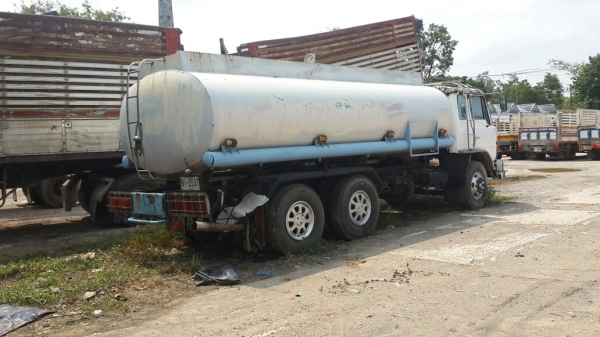 รถ10ล้อบรรทุกน้ำ ถังสเตนเลส