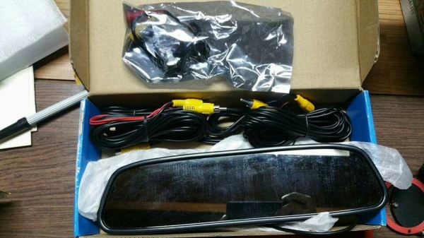 กล้องมองถอยหลัง พร้อมจอ 2.7" ในกระจกมองหลัง อันละ 1000 บาท