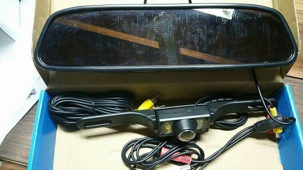 กล้องมองถอยหลัง พร้อมจอ 2.7" ในกระจกมองหลัง อันละ 1000 บาท