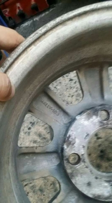 ขายล้อ retro ขอบ 13, กว้าง 6, 4x114, ET 17
2000บาท สภาพตามรูปครับ
เอาไปทำล้อผ่าได้นะ

Line: surawat.hant
0834301397