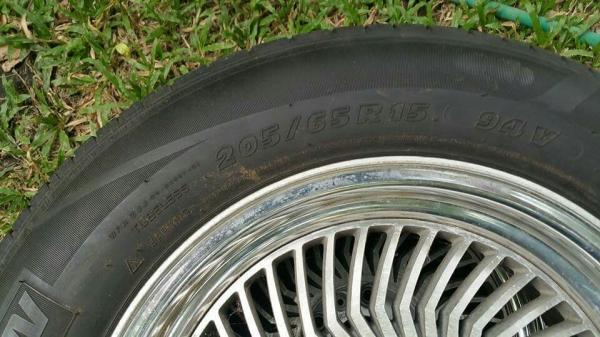 ขายยาง 205 65 15 Michelin Energy MXV8 4 เส้น
3750 บาท 4 เส้น
ดอกยังลึกอยู่ ตามรูปเลยครับ 

ล้อ japan แท้ ลาย classic ขาย 8500
ถ้าเอาพร้อมยาง 11000 บาท

สนใจ 0834301397
line: surawat.hant