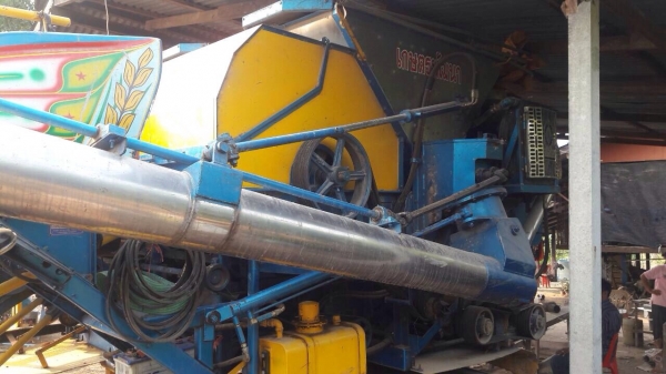 ขายรถเกี่ยว เกษตรพัตนา รุ่นปลดหนี้ ปี 57 รถออกป้ายแดงมา 2 ปี ขายรถเกี่ยว เกษตรพัตนา รุ่นปลดหนี้ ปี 57 รถออกป้ายแดงมา 2 ปี