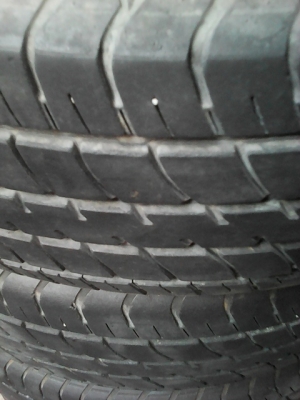 ขายยาง Dunlop SP Sport 2030 185/60/R15 ปี11 ดอกเหลือเยอะครับ เนื้อยางยังนิ่ม