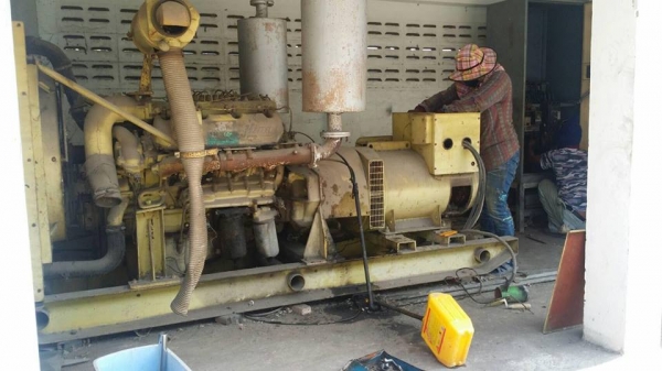 Hino ef 350 เครื่องกำเนิดไฟฟ้า เครื่องยนต์ 8 สูบ สภาพสวยจากร้านวินิตรลาดหลุมแก้วครับ