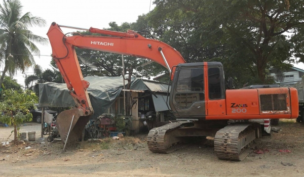 แบล็คโฮ PC 200