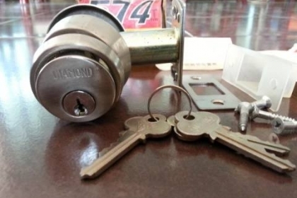 ขายลูกบิดงานใหม่เก่าเก็บเป็นสแตนเลสตราสามห่วงสวยงาม