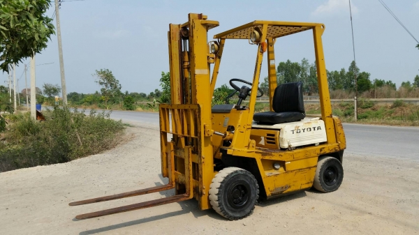 ขายด่วนรถยก TOYOTA 4FGยก1.5ตันเสาสูง3เมตรยางตัน4เส้นรถนอกยังไม่เคยใช้งานในเมืองไทยเลย=รุ่นใหม่ขายถูกๆๆ