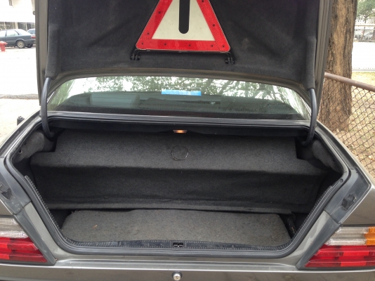 เบนซ์300eปี92 เกียร์ออโต แก๊สหัวฉีดเดิมๆขอขายเพียง85000