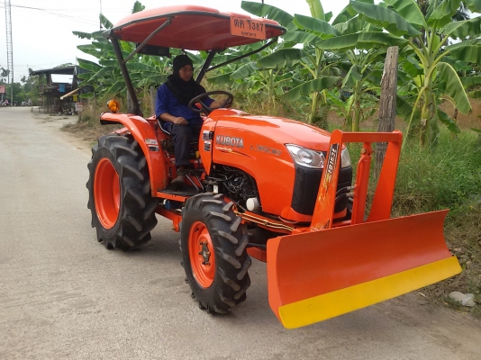 ขายคูโบต้า  L3008ไบมีดคานโคง ราคา285000บาท พร้อมใช้งานสายๆครับสนใจ โทร0813655997 อำพร พาเจริญ ต วังบัว อ คลองขลุง จ กำแพงเพชร ราคานี้ยังต่องลองได้อีกนะครับ   ดูสินค้าเพิ่มเติมได้ที่  (http://buasorn.truck2hand.com)