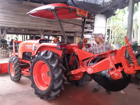 ขายคูโบต้า  L3008ไบมีดคานโคง ราคา285000บาท พร้อมใช้งานสายๆครับสนใจ โทร0813655997 อำพร พาเจริญ ต วังบัว อ คลองขลุง จ กำแพงเพชร ราคานี้ยังต่องลองได้อีกนะครับ   ดูสินค้าเพิ่มเติมได้ที่  (http://buasorn.truck2hand.com)