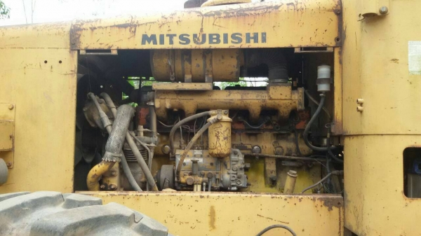 รถเกรด MITSUBISHI  LG2 - H - 0595.    สนใจติดต่อ  081 - 6079515