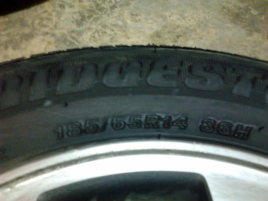 แม๊กTOYOTAขอบ14-4รู100 ยางบริสโตน185-65-14ปี13 ชุด3000บาท