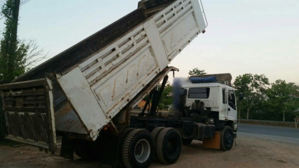 รถอีซุซุ 10 ล้อดั้ม FXZ 270 แรงม้า ปี 51.    สนใจติดต่อ  081 - 6079515