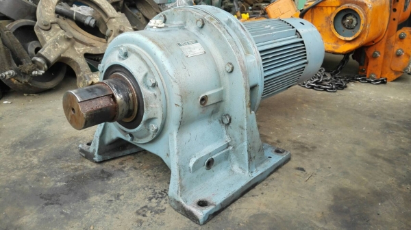 มอเตอร์เกียร์ Sumitomo Cyclo drive มีเบรค 15 HP 380V ทด 1:43 ความเร็วรอบ 34 RPM. สภาพกริ้บๆสีเดิมๆ มาเทสได้เลย!!