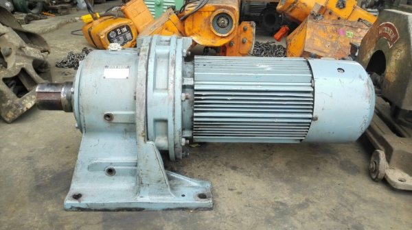 มอเตอร์เกียร์ Sumitomo Cyclo drive มีเบรค 15 HP 380V ทด 1:43 ความเร็วรอบ 34 RPM. สภาพกริ้บๆสีเดิมๆ มาเทสได้เลย!!