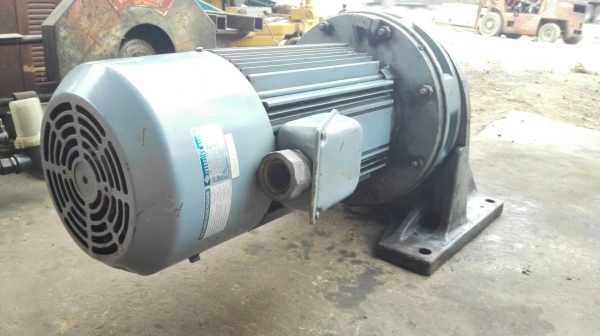 มอเตอร์เกียร์ Sumitomo Cyclo drive มีเบรค 15 HP 380V ทด 1:43 ความเร็วรอบ 34 RPM. สภาพกริ้บๆสีเดิมๆ มาเทสได้เลย!!