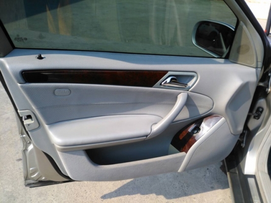 ขายรถเบนซ์ C180 -SEDAN เครื่อง 1800 CC รถบ้านมือเดียวเดิมๆๆเช็คศูนย์ตลอด รถออกมือ 1 ป้ายแดง