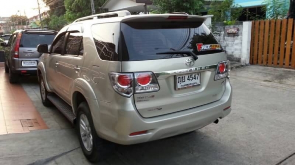 ขายฟอจูนเนอร์มือเดียวป้ายแดง เครื่องดีเซล 3.0 V ปี 12 ประหยัดน้ำมันด้วย VN Turbo ท็อปสุดๆอ็อฟชั่นเต็มๆ เกียร์ออโต้ 4x4 Full time 4WD  ภายในสะอาด เบาะปรับไฟฟ้า แอร์หลังคา จอเนวิเกเตอร์ กล้องหลัง พวงมาลัยมัลติฟังก์ชัน ครูซคอนโทล ระบบช่วงล่าง VSC วิ่ง 5x,xxx