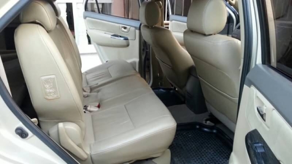 ขายฟอจูนเนอร์มือเดียวป้ายแดง เครื่องดีเซล 3.0 V ปี 12 ประหยัดน้ำมันด้วย VN Turbo ท็อปสุดๆอ็อฟชั่นเต็มๆ เกียร์ออโต้ 4x4 Full time 4WD  ภายในสะอาด เบาะปรับไฟฟ้า แอร์หลังคา จอเนวิเกเตอร์ กล้องหลัง พวงมาลัยมัลติฟังก์ชัน ครูซคอนโทล ระบบช่วงล่าง VSC วิ่ง 5x,xxx