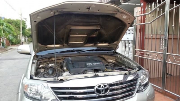 ขายฟอจูนเนอร์มือเดียวป้ายแดง เครื่องดีเซล 3.0 V ปี 12 ประหยัดน้ำมันด้วย VN Turbo ท็อปสุดๆอ็อฟชั่นเต็มๆ เกียร์ออโต้ 4x4 Full time 4WD  ภายในสะอาด เบาะปรับไฟฟ้า แอร์หลังคา จอเนวิเกเตอร์ กล้องหลัง พวงมาลัยมัลติฟังก์ชัน ครูซคอนโทล ระบบช่วงล่าง VSC วิ่ง 5x,xxx