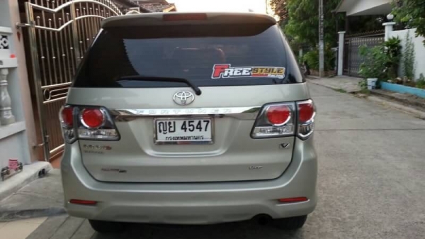 ขายฟอจูนเนอร์มือเดียวป้ายแดง เครื่องดีเซล 3.0 V ปี 12 ประหยัดน้ำมันด้วย VN Turbo ท็อปสุดๆอ็อฟชั่นเต็มๆ เกียร์ออโต้ 4x4 Full time 4WD  ภายในสะอาด เบาะปรับไฟฟ้า แอร์หลังคา จอเนวิเกเตอร์ กล้องหลัง พวงมาลัยมัลติฟังก์ชัน ครูซคอนโทล ระบบช่วงล่าง VSC วิ่ง 5x,xxx