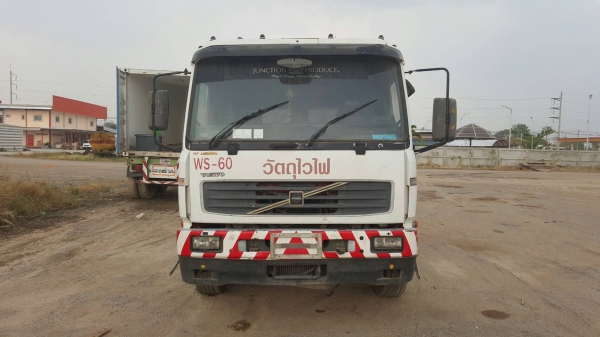 ขาย หัวคัสซี 10 ล้อ เพลาเดียว VOLVO เครื่อง 250 แรงม้า คัสซีสวยตลอดเส้น ช่วงล่างระบบถุงลม ยางเรเดียลเต็มทุกเส้น เอกสารทะเบียนครบ ราคาต่อรองได้