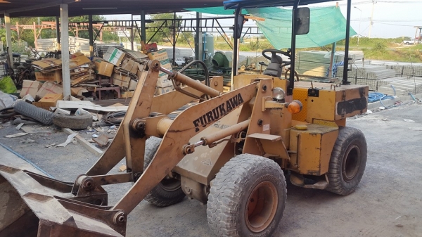 รถตักเอวอ่อน ตัวเล็กราคาถูก รถตักเอวอ่อน ตัวเล็กราคาถูก