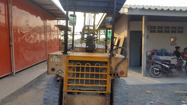 รถตักเอวอ่อน ตัวเล็กราคาถูก รถตักเอวอ่อน ตัวเล็กราคาถูก