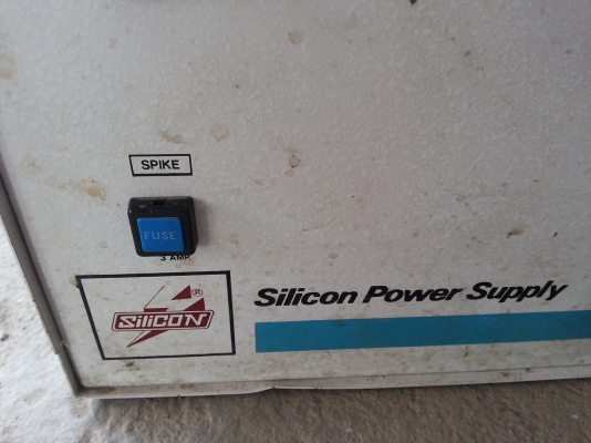 เครื่องรํกษาระดับแรงดันไฟให้คงที่อัตโนมัติ ตอนไฟตกเครื่องจะชดเชยแรงดันให้เพิ่มขึ้น ใช้กันไฟตกไปเกิน ป้องกันเครื่องใช้เสียหาย