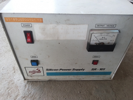 เครื่องรํกษาระดับแรงดันไฟให้คงที่อัตโนมัติ ตอนไฟตกเครื่องจะชดเชยแรงดันให้เพิ่มขึ้น ใช้กันไฟตกไปเกิน ป้องกันเครื่องใช้เสียหาย