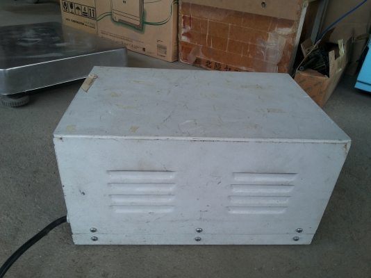 เครื่องรํกษาระดับแรงดันไฟให้คงที่อัตโนมัติ ตอนไฟตกเครื่องจะชดเชยแรงดันให้เพิ่มขึ้น ใช้กันไฟตกไปเกิน ป้องกันเครื่องใช้เสียหาย