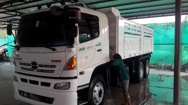 ขาย hino mega 344แรง ม้า  FM1A   ปี56 จดทะเบียน ปี57  แม่ลูกรถสวยจัด ยางเต็มพร้อมใช้งานด่วนๆครับ  ราคาต่อลองได้ 089708872