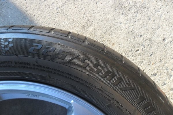 ล้อแม็ก17นิ้ว6รู พร้อมยาง สวยๆ 4 ล้อ ลดราคาเหลือ 8900 บาท