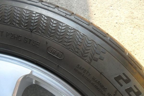 ล้อแม็ก17นิ้ว6รู พร้อมยาง สวยๆ 4 ล้อ ลดราคาเหลือ 8900 บาท