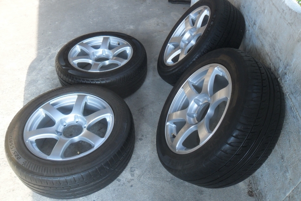 ล้อแม็ก17นิ้ว6รู พร้อมยาง สวยๆ 4 ล้อ ลดราคาเหลือ 8900 บาท