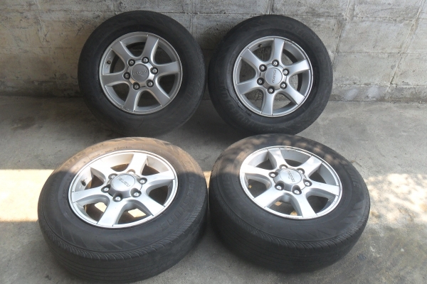 ล้อแม็ก15นิ้ว6รู อีสุ พร้อมยาง สวยๆ 4 ล้อ ราคา 5800 บาท