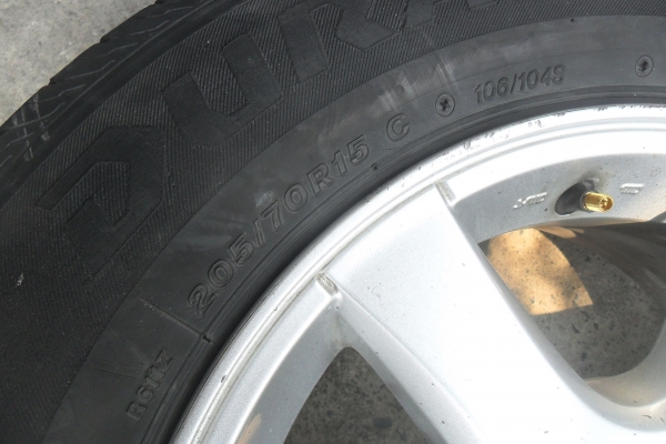 ล้อแม็ก15นิ้ว6รู อีสุ พร้อมยาง สวยๆ 4 ล้อ ราคา 5800 บาท ล้อแม็ก15นิ้ว6รู อีสุ พร้อมยาง สวยๆ 4 ล้อ ราคา 5800 บาท