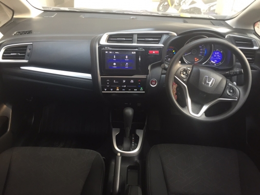 2014 HONDA JAZZ, 1.5 i-VTEC SV โฉม JAZZ 2014 สีเทา-ดำ เกียร์ออโต้ ทะเบียน 3กต3984 กรุงเทพฯ ราคา 540,000 บาท   New Jazz 2014 SV เกียร์ออโต้ สีเทาดำ ปรับเสียงที่พวงมาลัย ครุสคอนโทรล Airbag2ใบ อากาศอัตโนมัติ ปรับเสียงที่พวงมาลัย ครุสคอนโทรล ใส่แมค17ยางใหม่ใช