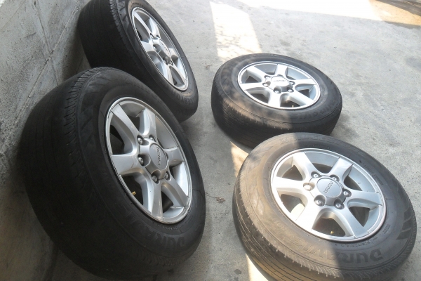 ล้อแม็ก15นิ้ว6รุ อีสุ พร้อมยาง สวยๆ 4 ล้อ ราคา 5800 บาท