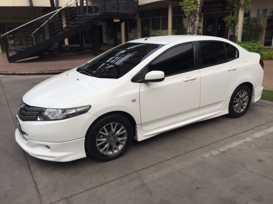 Honda City 2011 S สีขาวเกียร์ออโต้ เบาะหนัง สเกิร์ตรอบคันจากโรงงาน แมคActive Plus ยางใหม่ ไมล์80,000ก.ม. ติดแก๊สLPG บุ๊คเซอร์วิสครบเอกสารเช็กแก๊สครบ รถเดิมๆไม่มีชนไม่มีทำสี ขาย330000  ดาวน์ 30000บาท ผ่อน 6xxxบาท72เดือน ติดต่อ0816383886